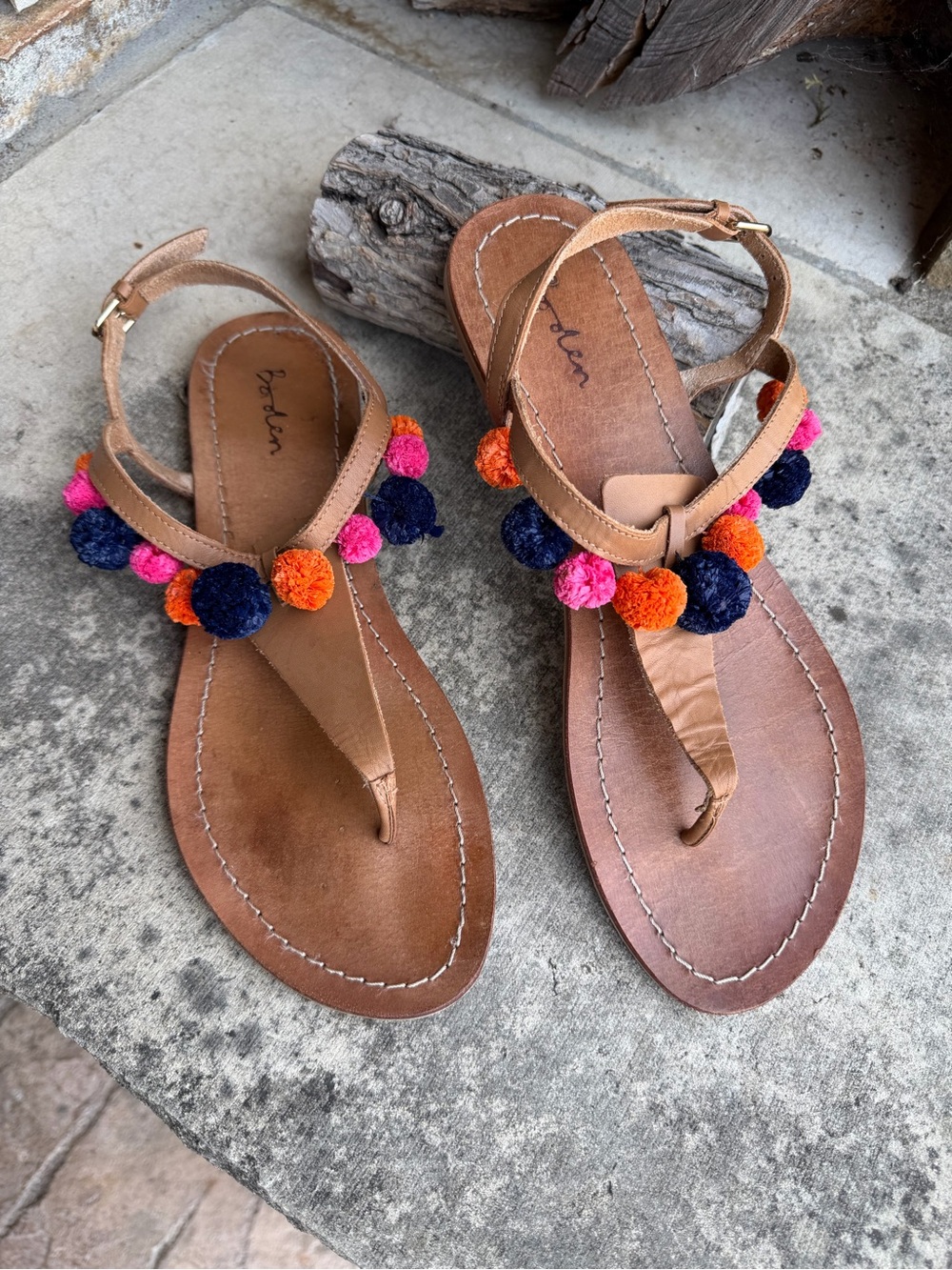 BODEN Women’s Pom Pom Leather T-Strap Sandals Sz-41 (10.5) Loc W